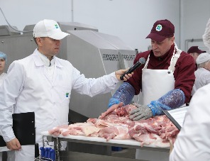 "Окраина" выбрала лучшего обвальщика мяса