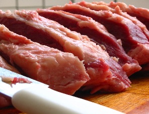 Мурманский мясокомбинат уничтожил 40 тонн свинины из-за АЧС