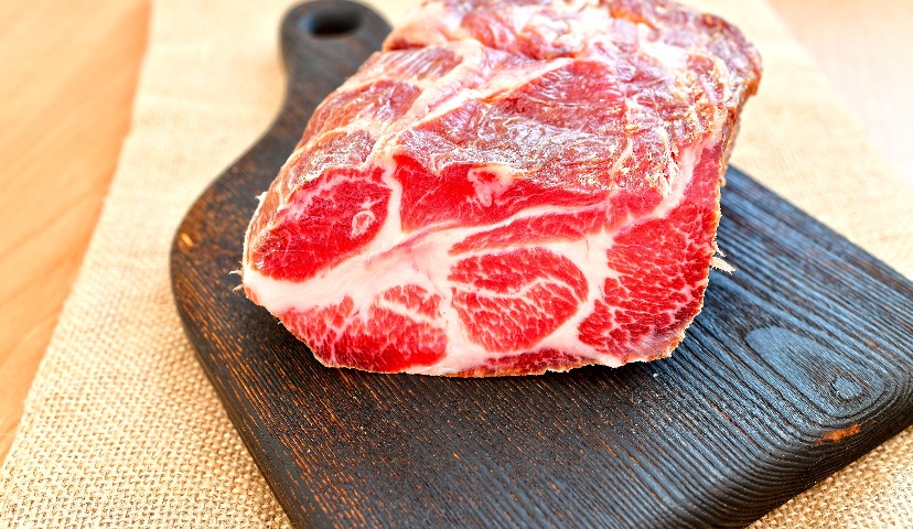 Сыровяленая свиная шея за месяц: эксперимент на кухне