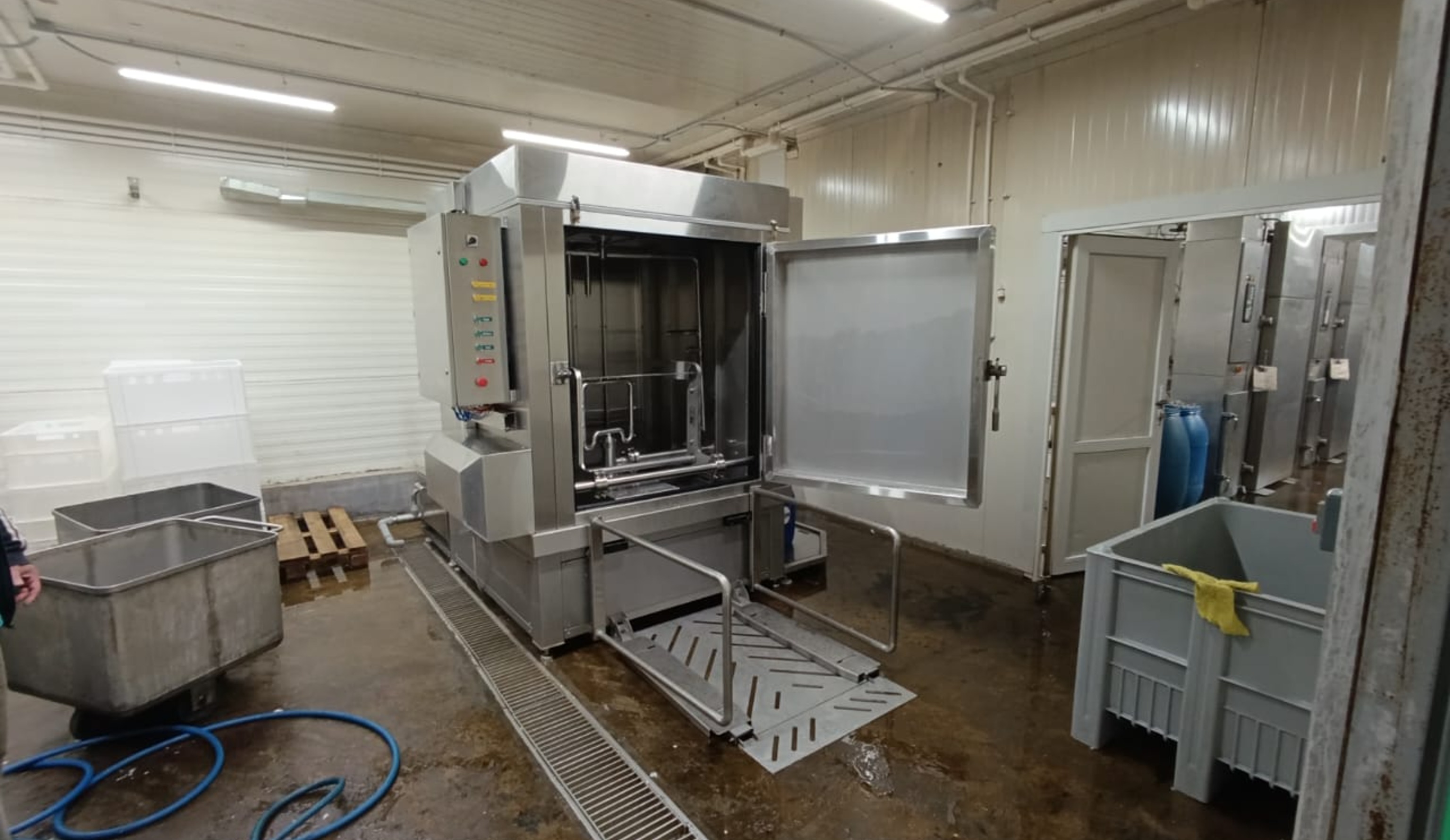 Инновационная мойка тары.  Как «ЕВА» меняет подход к мойке «чебурашек»