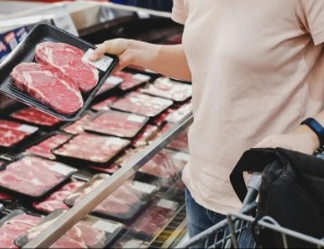 Спрос на стейки упал на 13%, продажи некоторых полуфабрикатов выросли