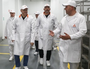 Александр Овечкин посетил завод глубокой переработки индейки «Дамате»