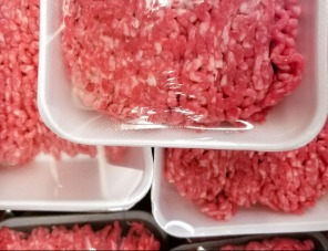 В говяжьем фарше Чернышихинского мясокомбината обнаружена ДНК свиньи