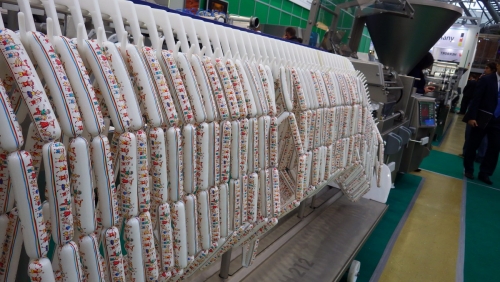 Сосиски на вешалах