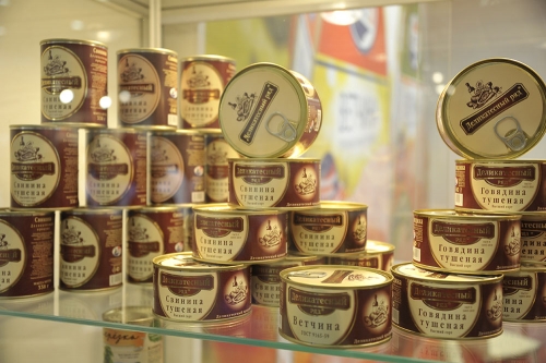 Тушенка за стеклом