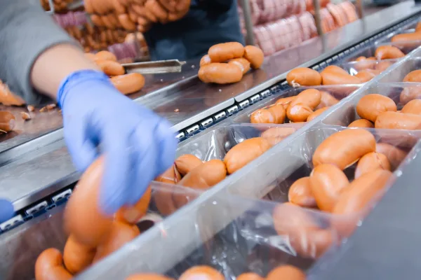 Как мясокомбинат продает себя по частям, не меняя собственника