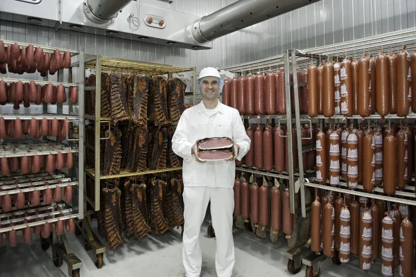Строительство нового завода Black Forrest Ham с современной системой  дымовых фильтров KMA