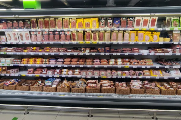 Микробную трансглютаминазу обнаружили в 25% мясных и молочных продуктов