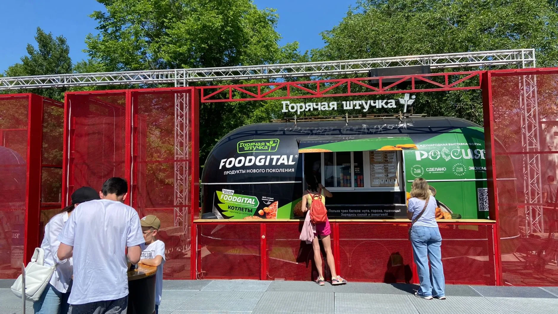 Аби участвует в фестивале фудтраков «Россия — территория вкуса» на ВДНХ