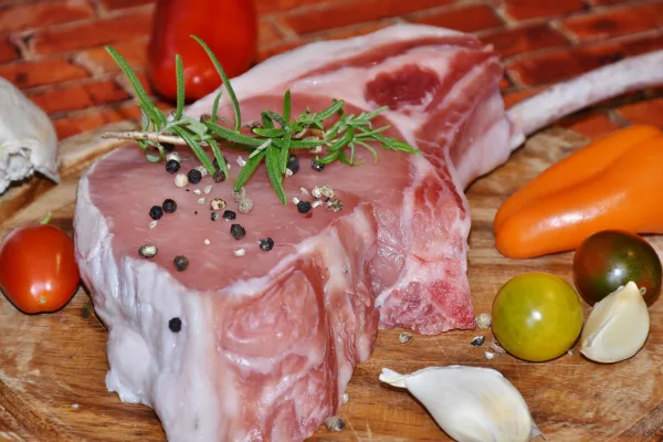 Белоруссия частично отказалась от российского мяса птицы и свинины