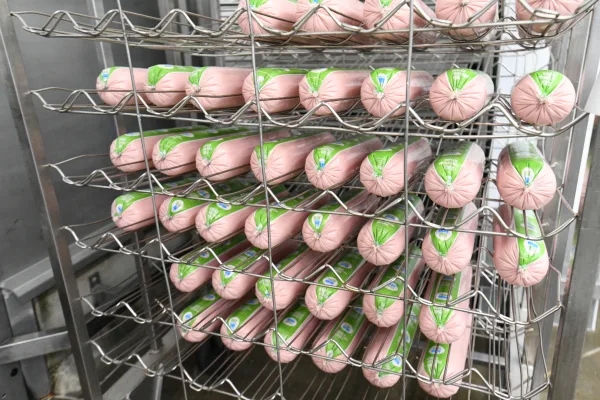 Колбаса «Докторская» мясокомбината «Окраина» заслужила Знак качества